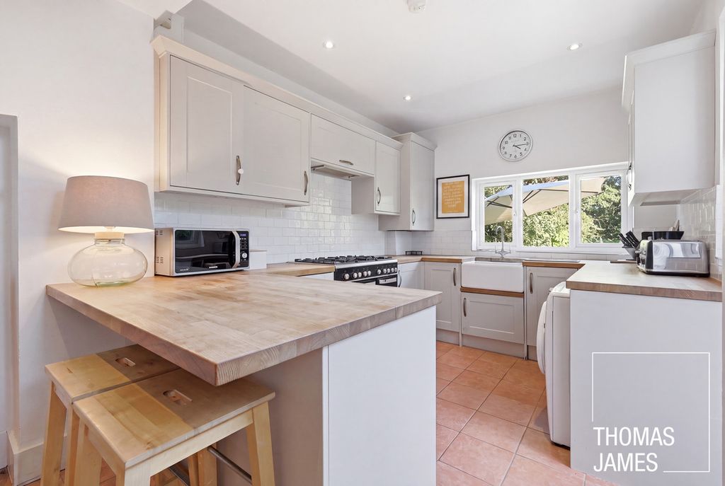 Property photo 2 of 32