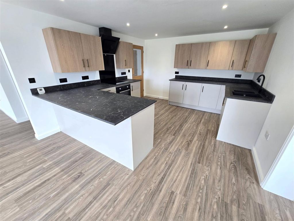 Property photo 2 of 16 Lounge/Diner/Kitchen