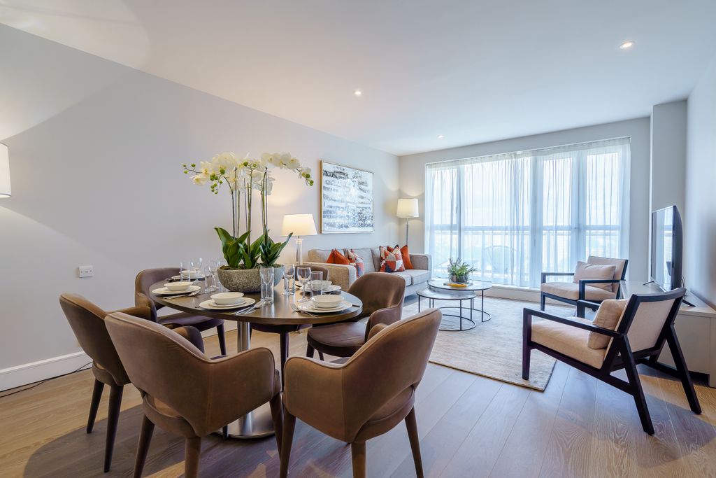 Property photo 1 of 11 Luxurious Two Bed Apartment