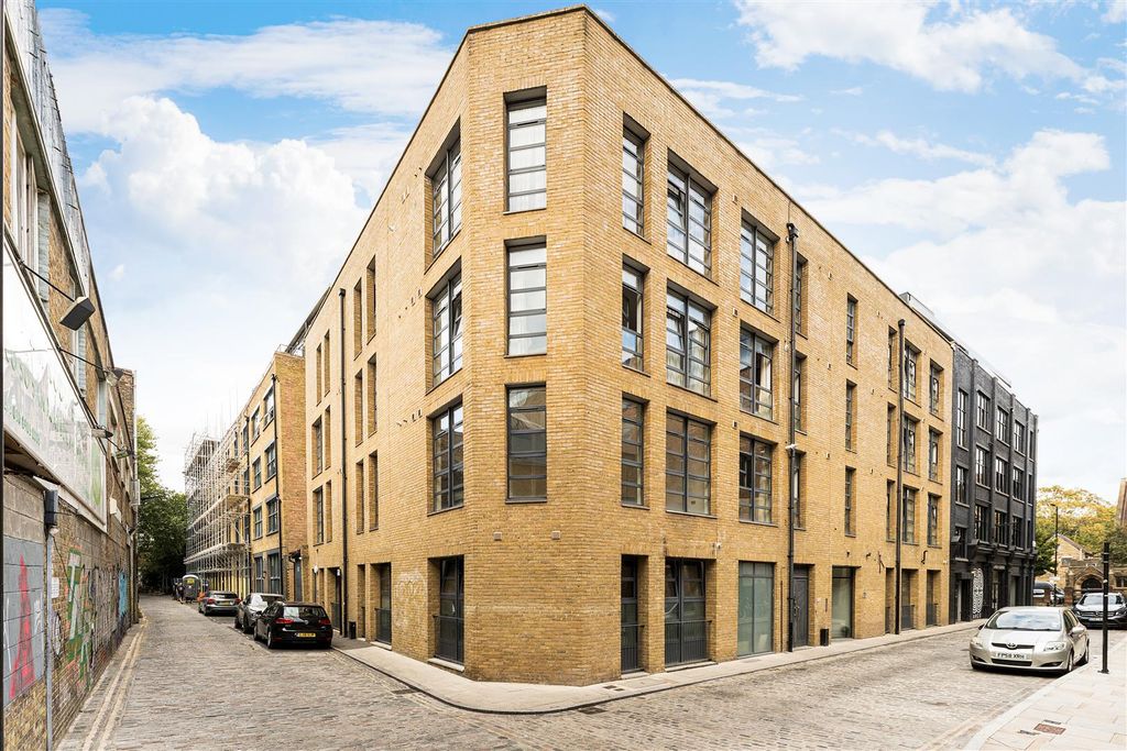 Property photo 1 of 39 Silesia Buildings, E8