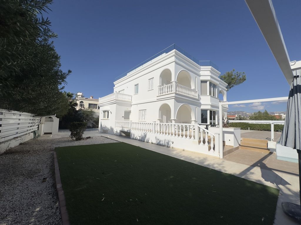 Property photo 1 of 33
