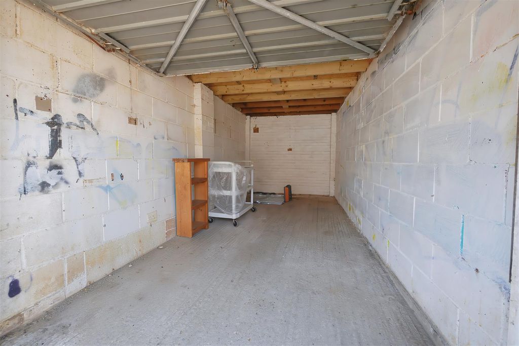 Property photo 2 of 3 Garage1 (1).Jpg