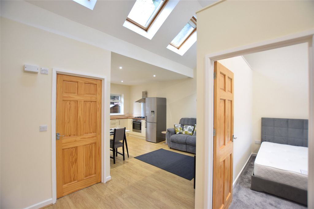 Property photo 1 of 9 Hallway