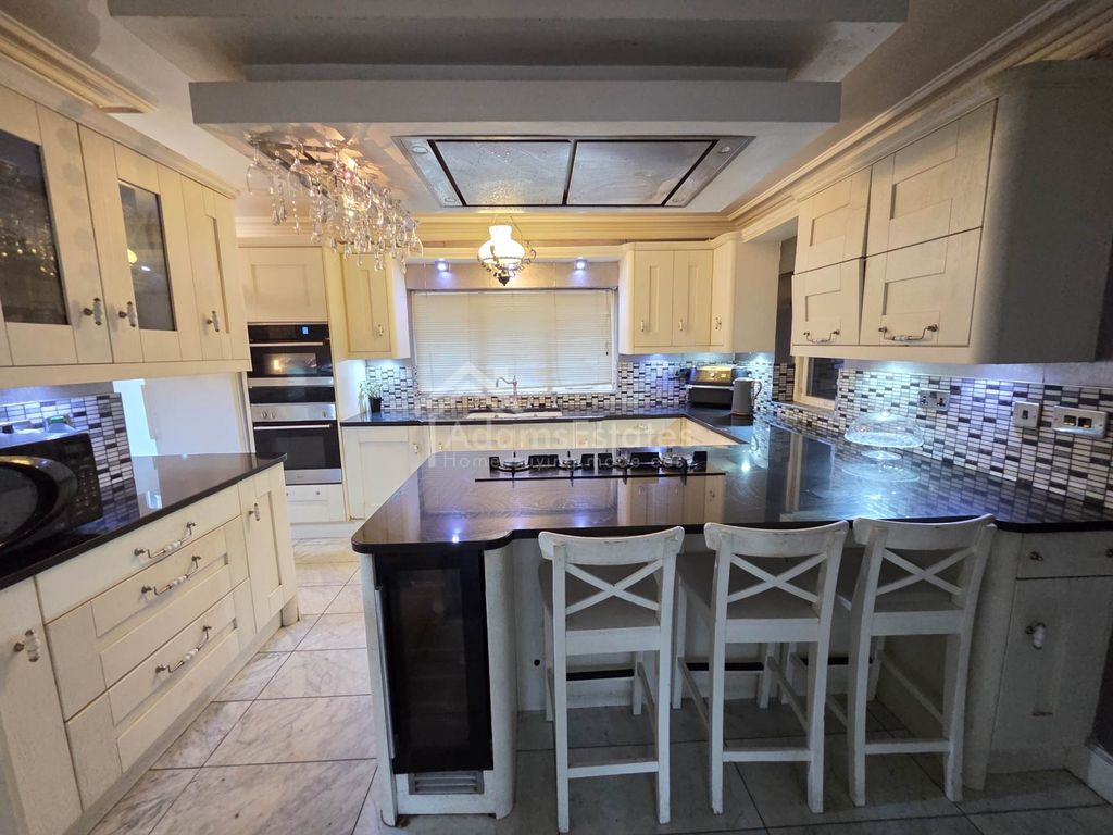 Additional image 5 of 4 bed detached house for saleNorthfield Road, Dewsbury WF13