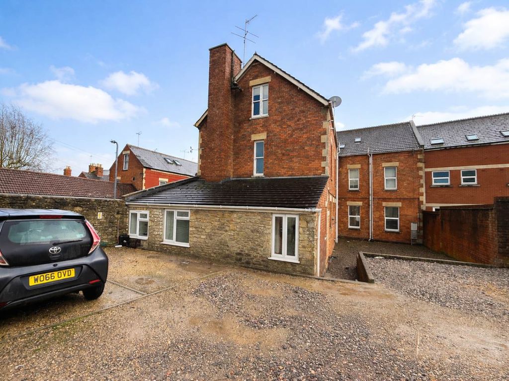 Property photo 1 of 11 External