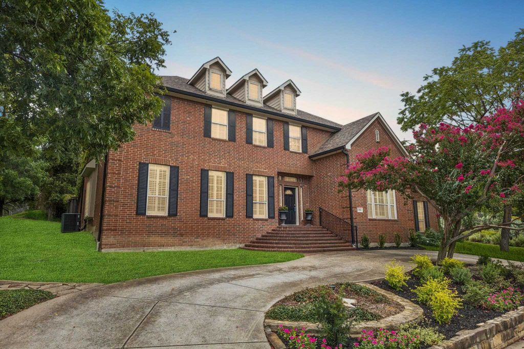 Property photo 1 of 31