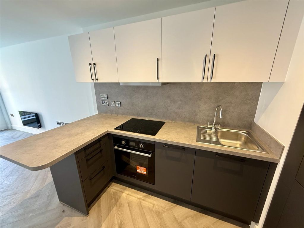 Property photo 2 of 10 Kitchen