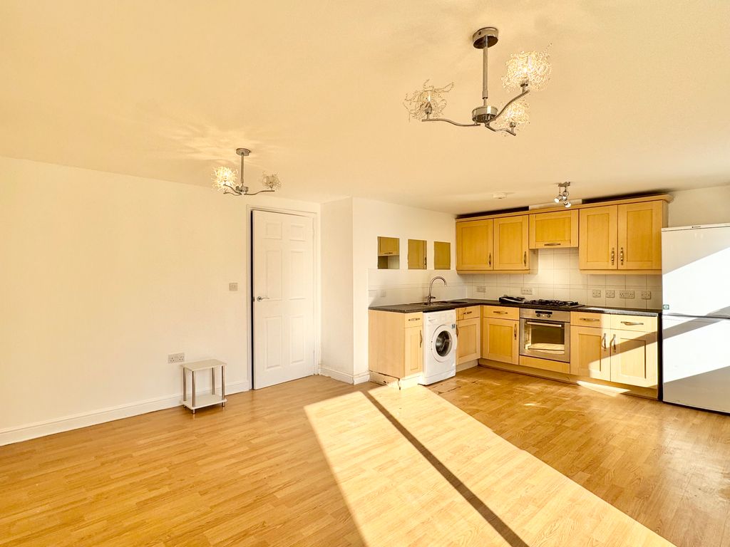 Property photo 3 of 6 Kitchen