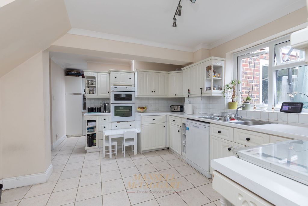 Property photo 3 of 22