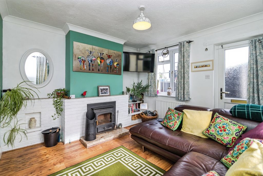 Property photo 2 of 17