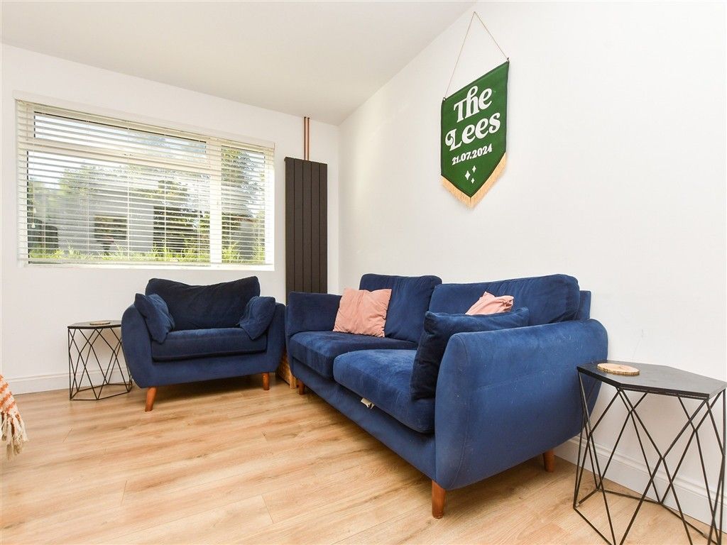 Property photo 3 of 7 Lounge