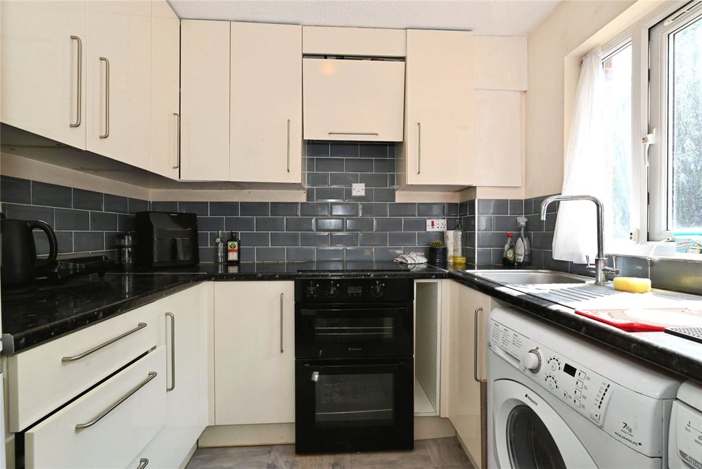 Property photo 3 of 21 Kitchen