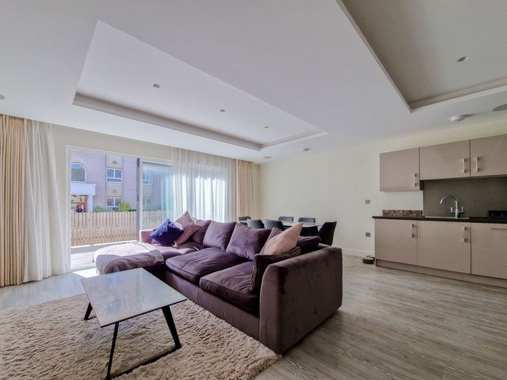 Property photo 2 of 23