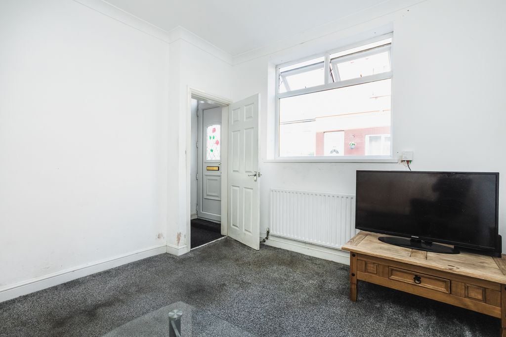 Property photo 3 of 28