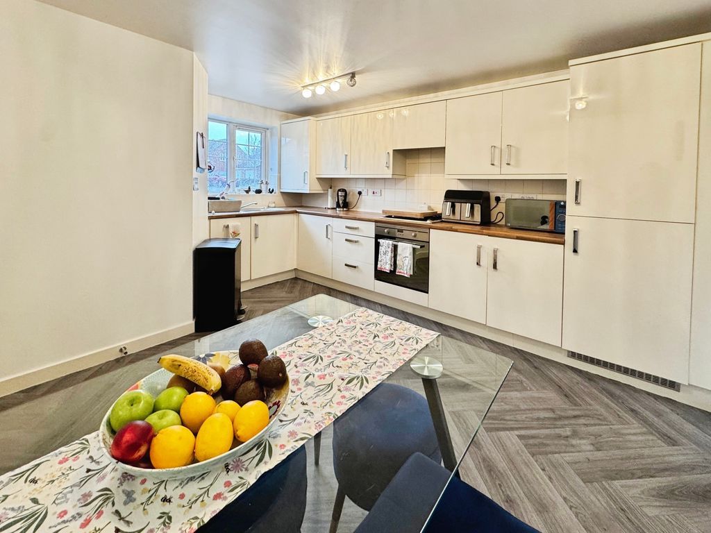 Property photo 3 of 11 Photo 9