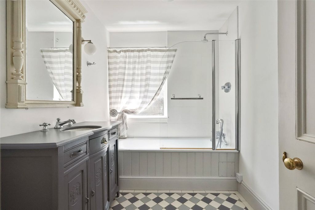 Additional image 14 of 6 bed semi-detached house for saleUxbridge Road, Hampton TW12