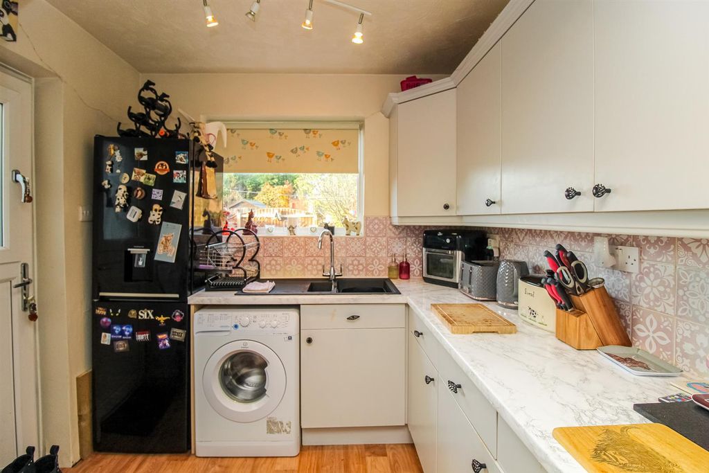 Property photo 3 of 14 Kitchen