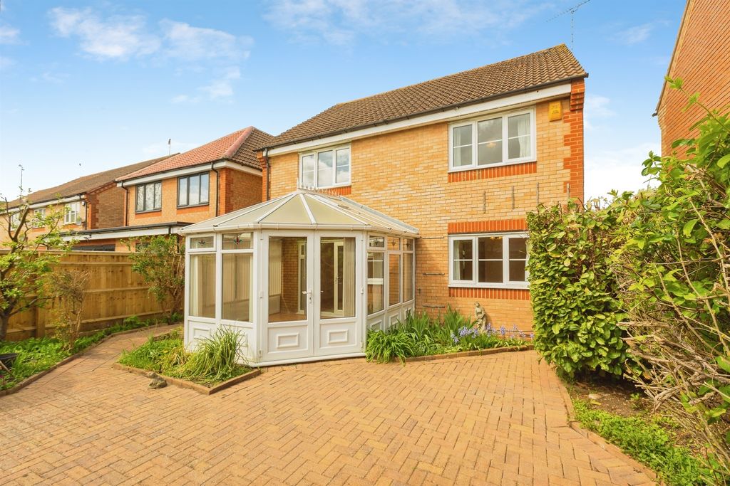 Property photo 2 of 32