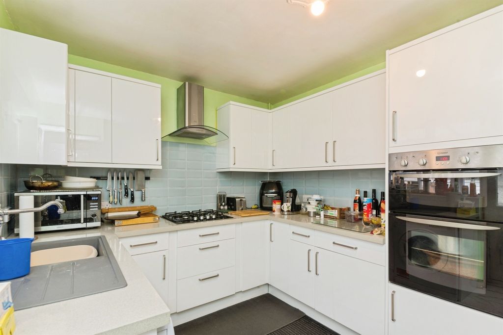 Property photo 3 of 18