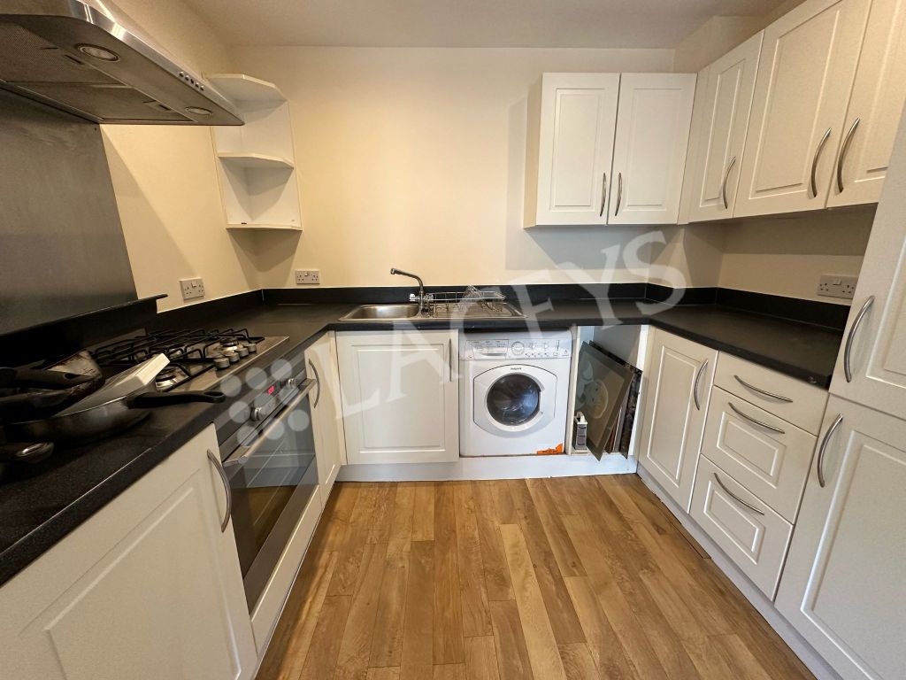 Property photo 2 of 6 Kitchen