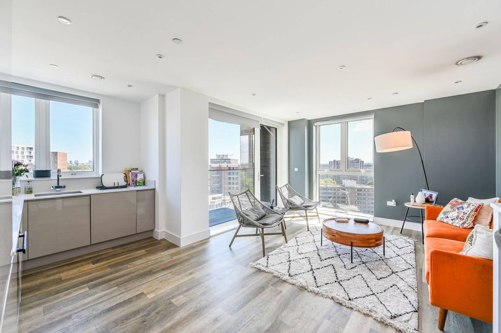 Property photo 1 of 17