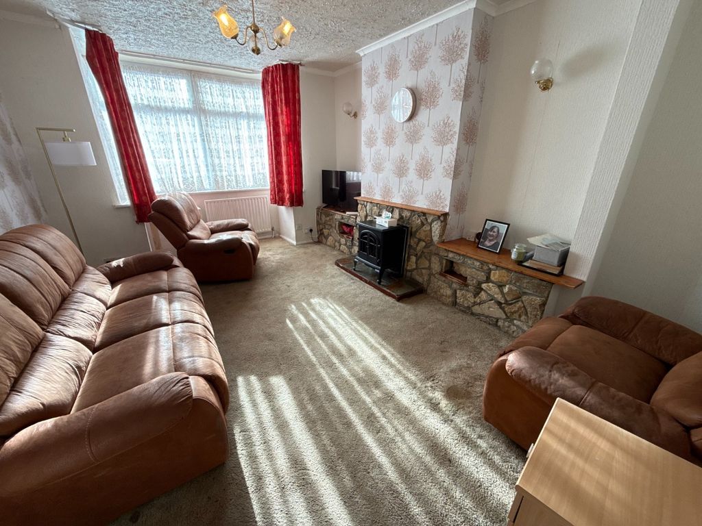 Property photo 2 of 13 4655272