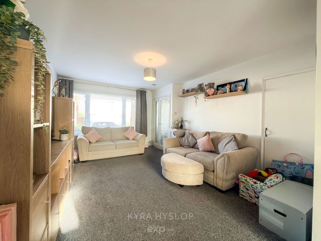 Property photo 3 of 12