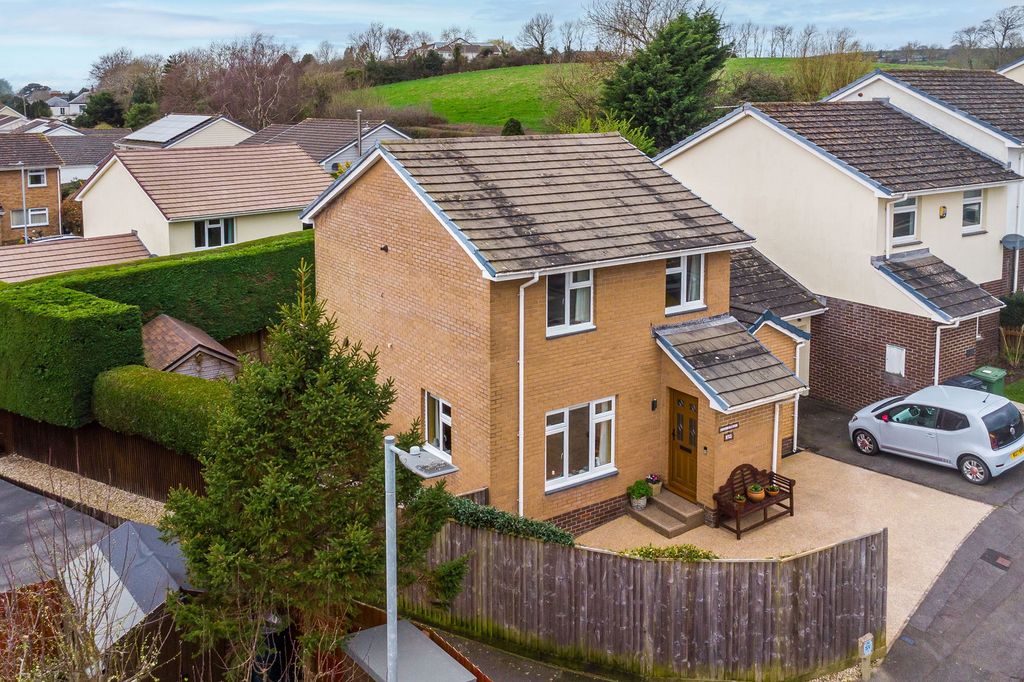 Property photo 2 of 25