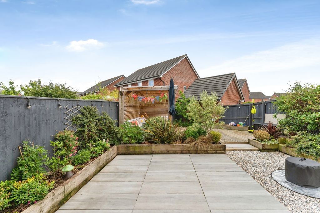 Property photo 3 of 17 Garden