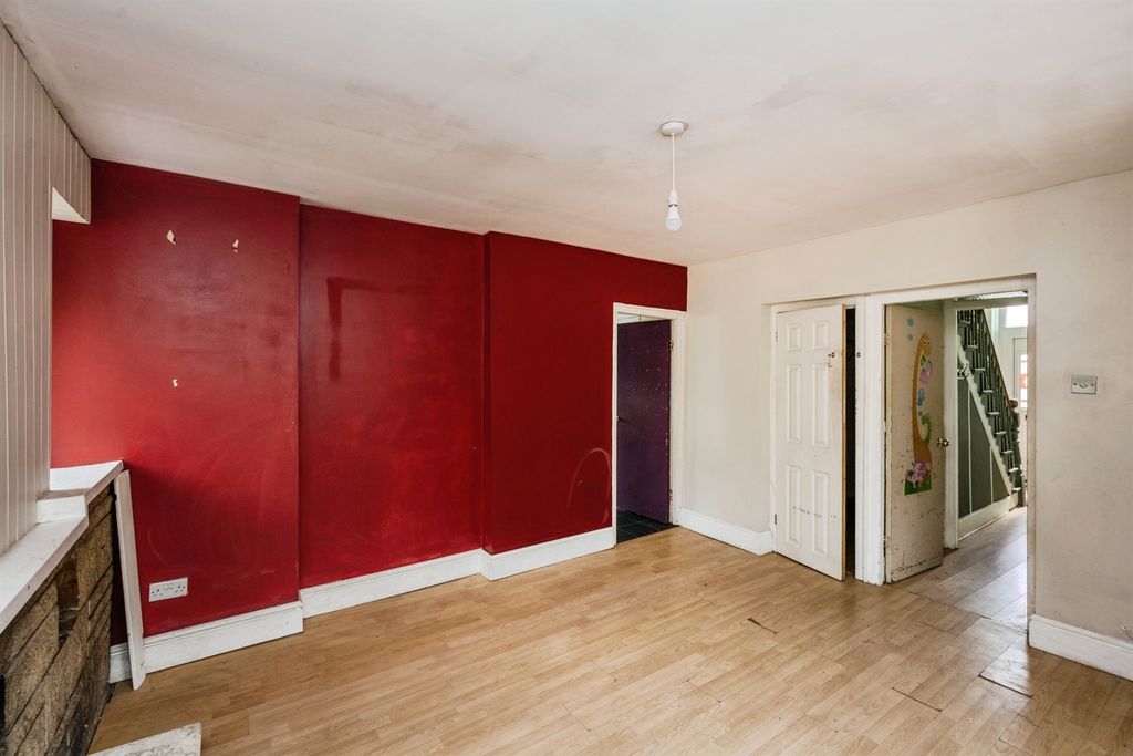 Property photo 3 of 17