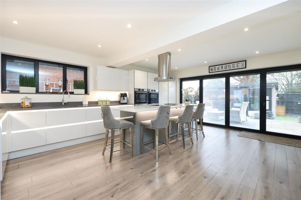 Property photo 2 of 27 Kitchen/Dining Room