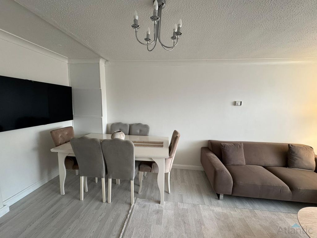 Property photo 2 of 20 Gallery