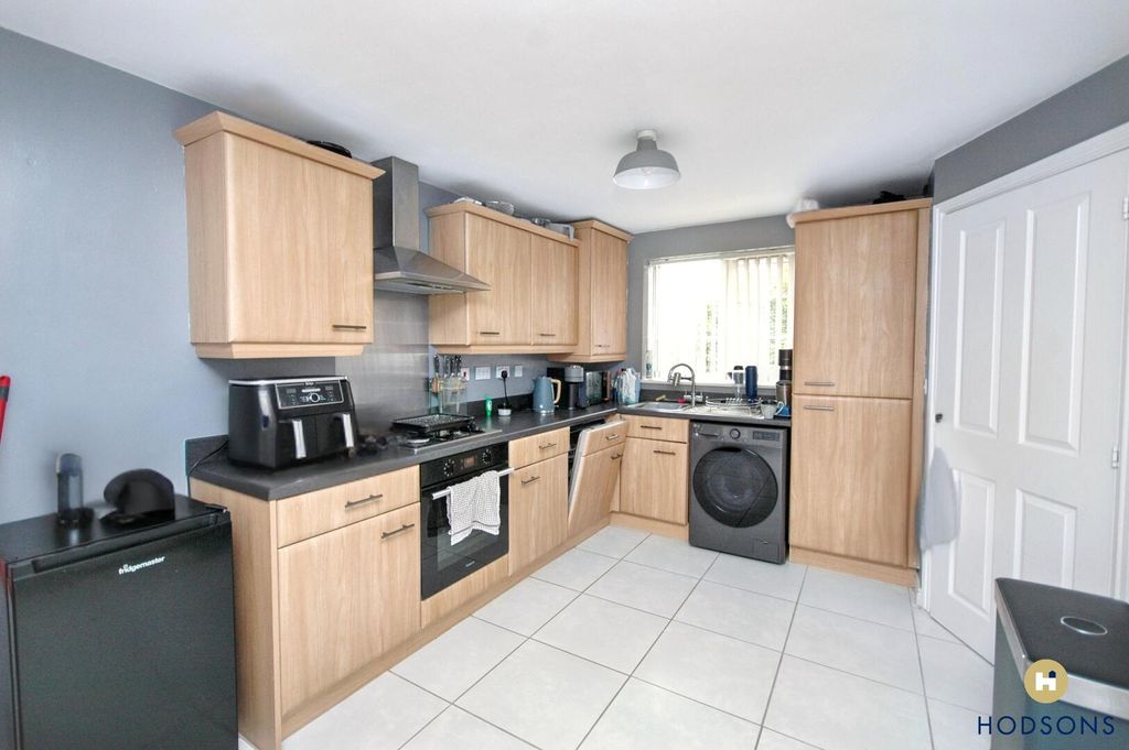 Property photo 2 of 12 Kitchen