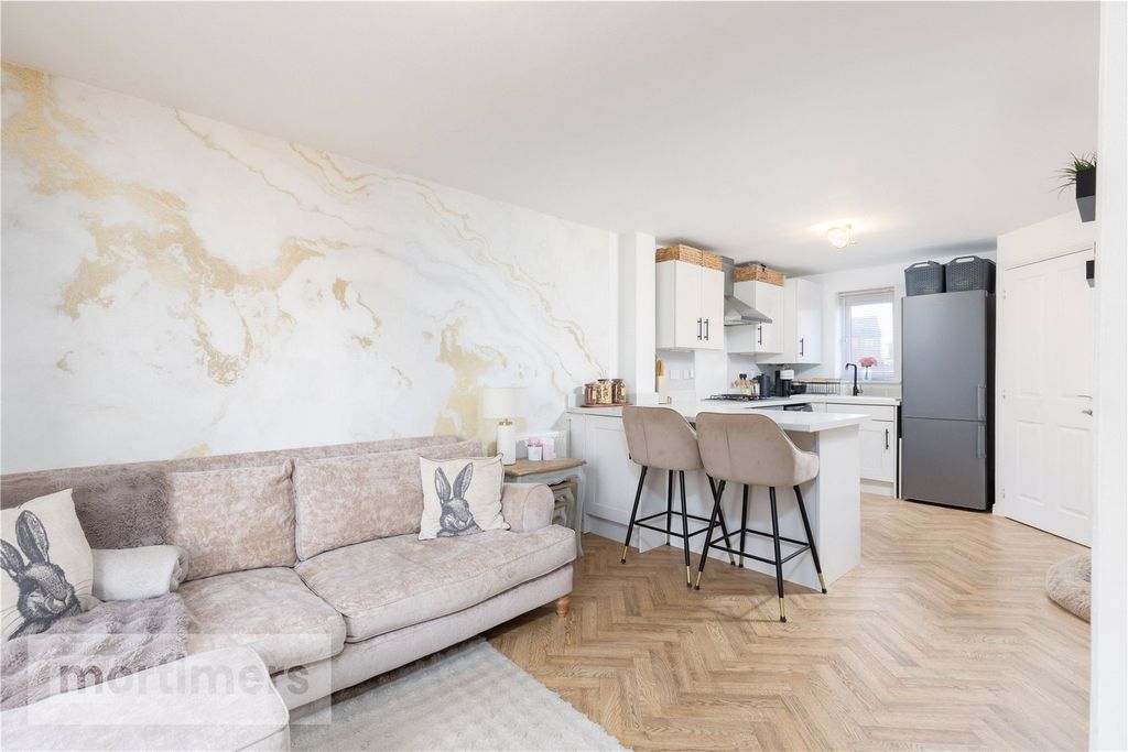 Property photo 2 of 18 Living Area