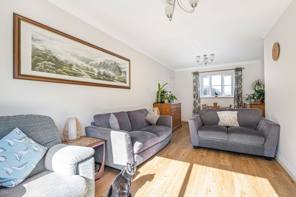 Property photo 3 of 27