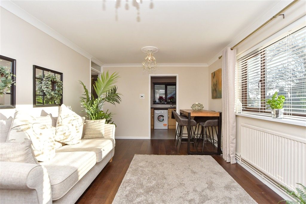 Property photo 3 of 8 Lounge/Diner