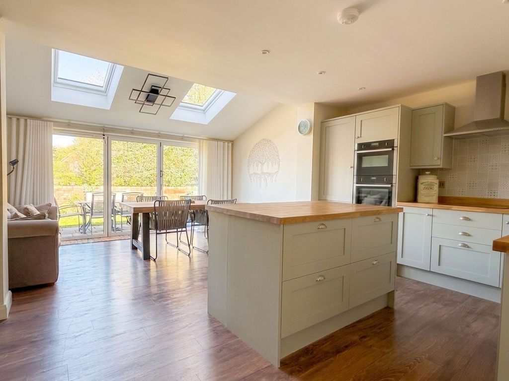 Property photo 2 of 26