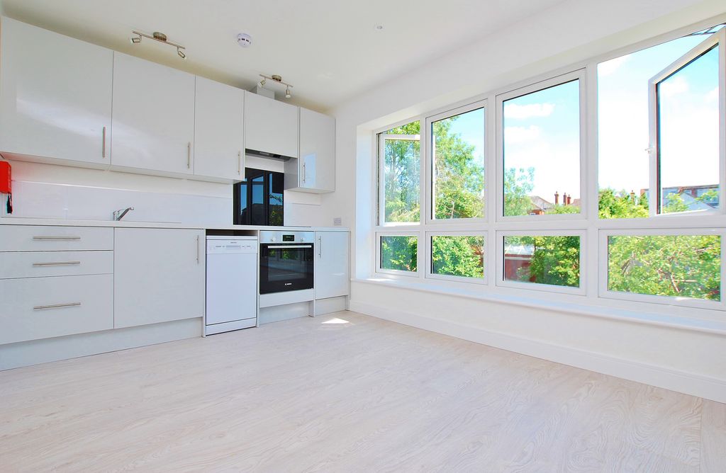 Property photo 2 of 9 Photo 02