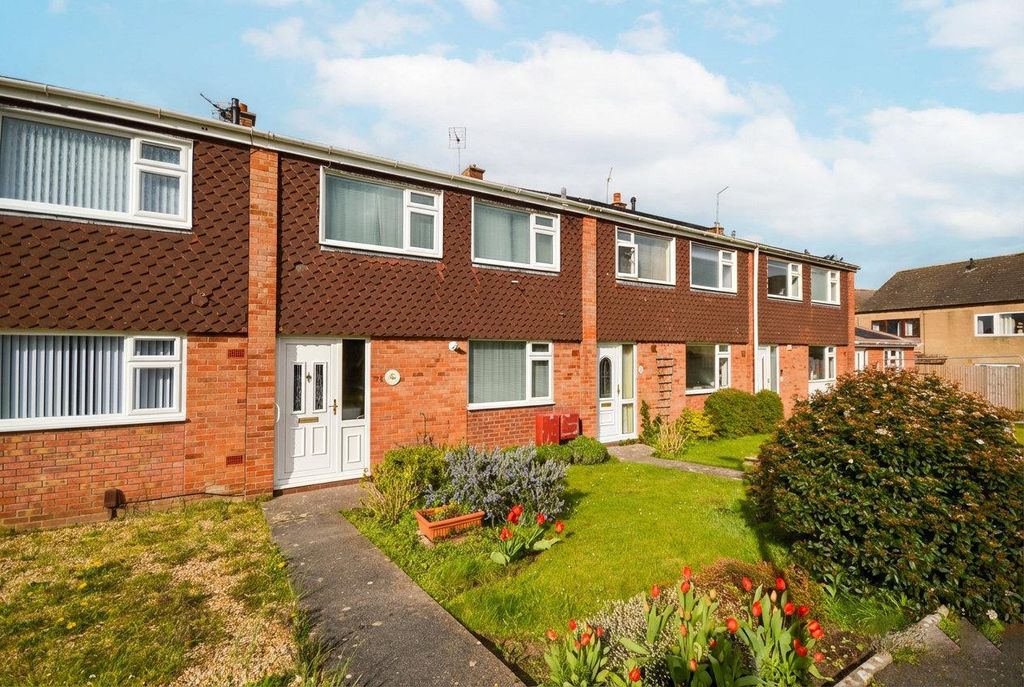 Property photo 1 of 17 Outside