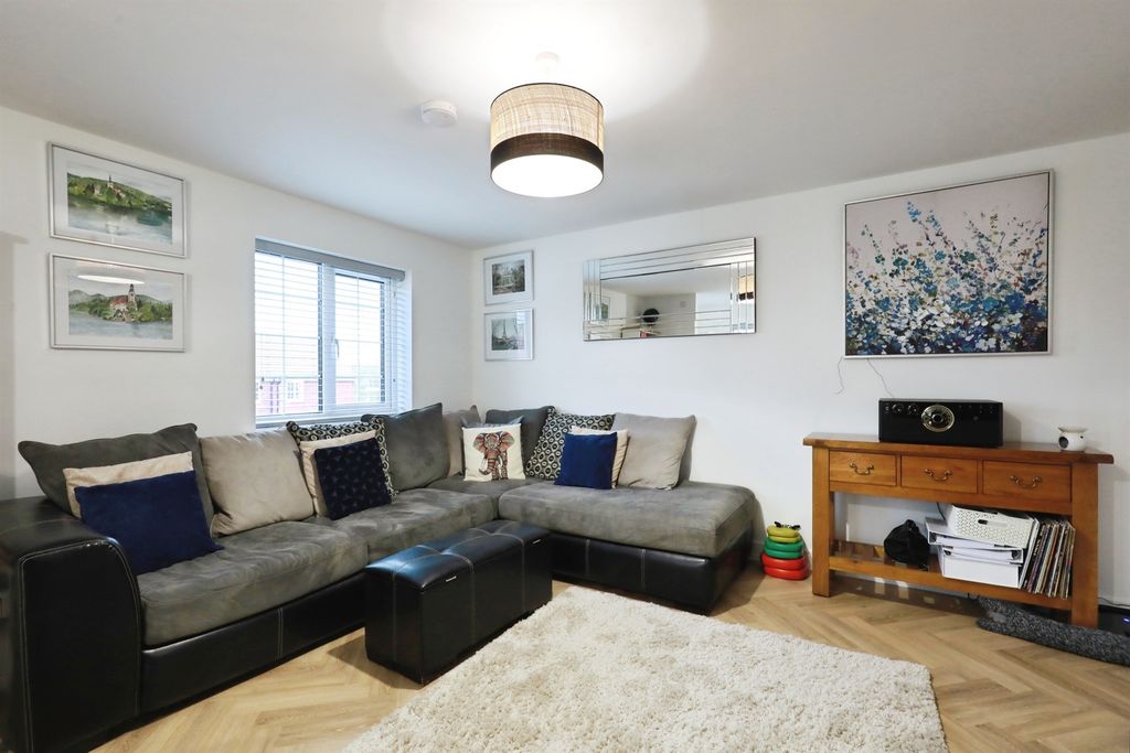 Property photo 3 of 14