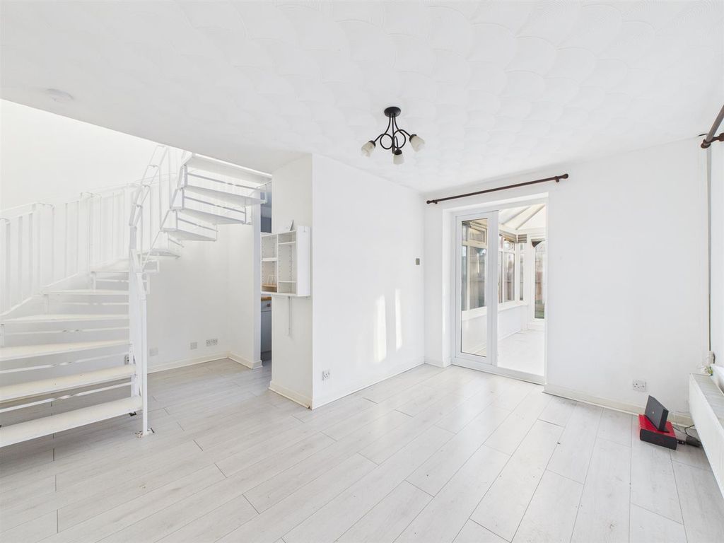 Property photo 2 of 20 Cam03844G0-Pr0370-Still001.Jpg