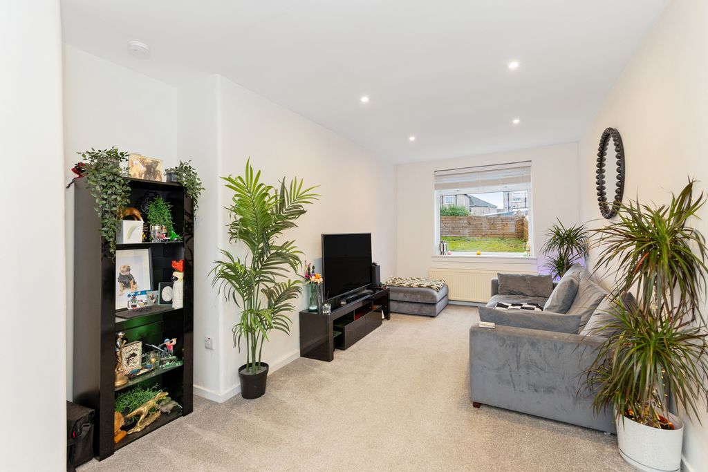 Property photo 3 of 17 Property Image 4