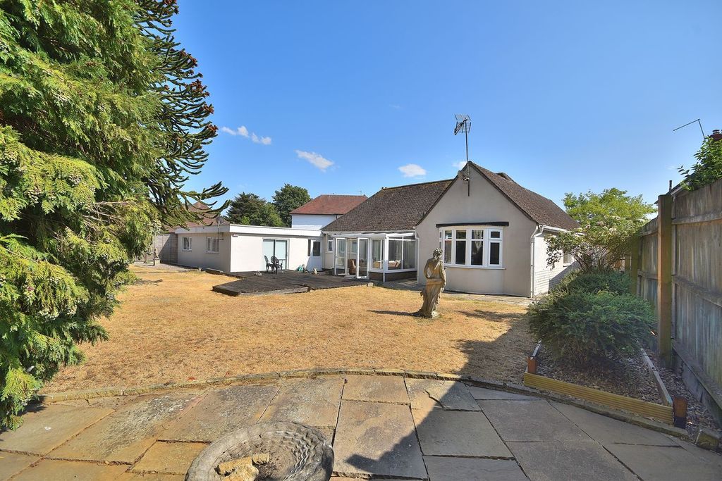 Property photo 2 of 27