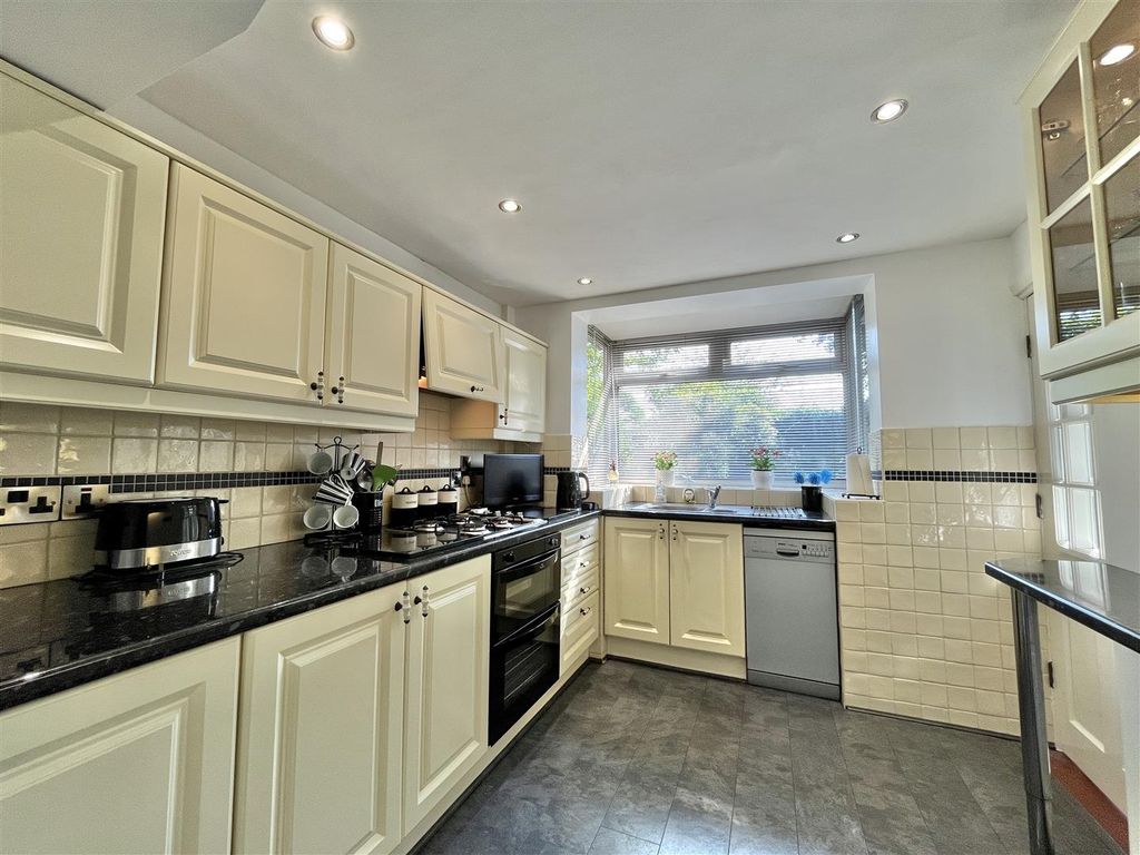 Property photo 2 of 12 Kitchen