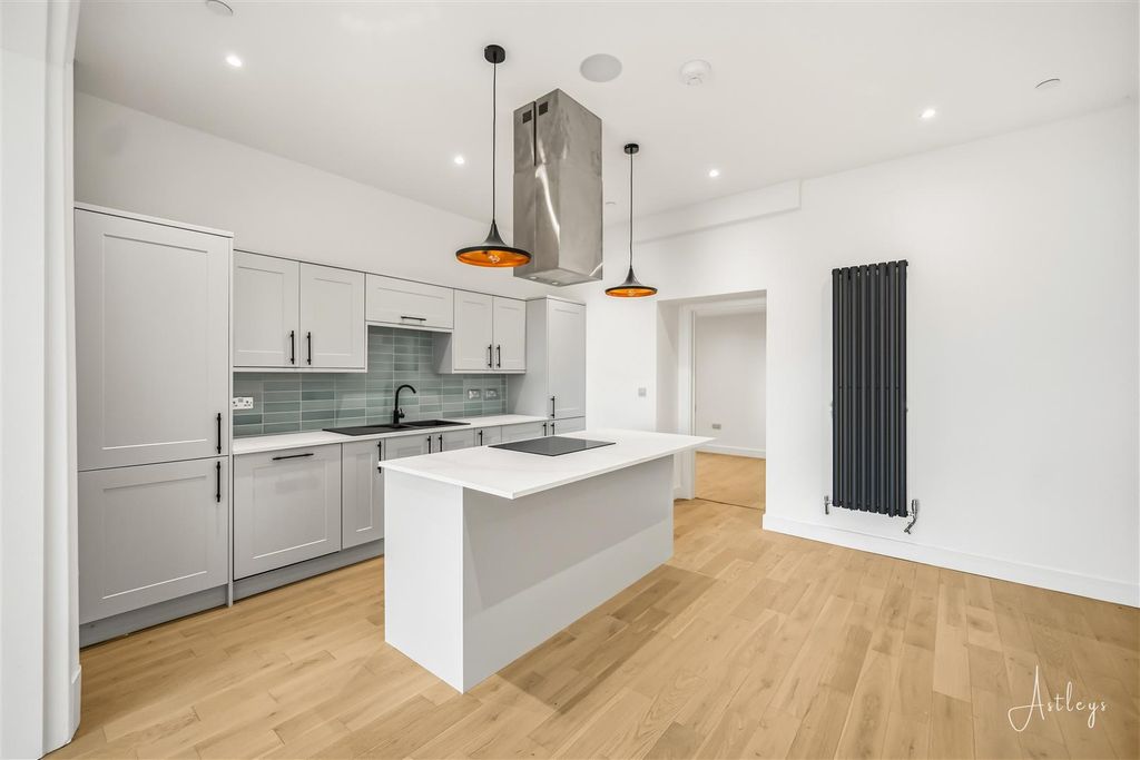 Property photo 2 of 24 Kitchen