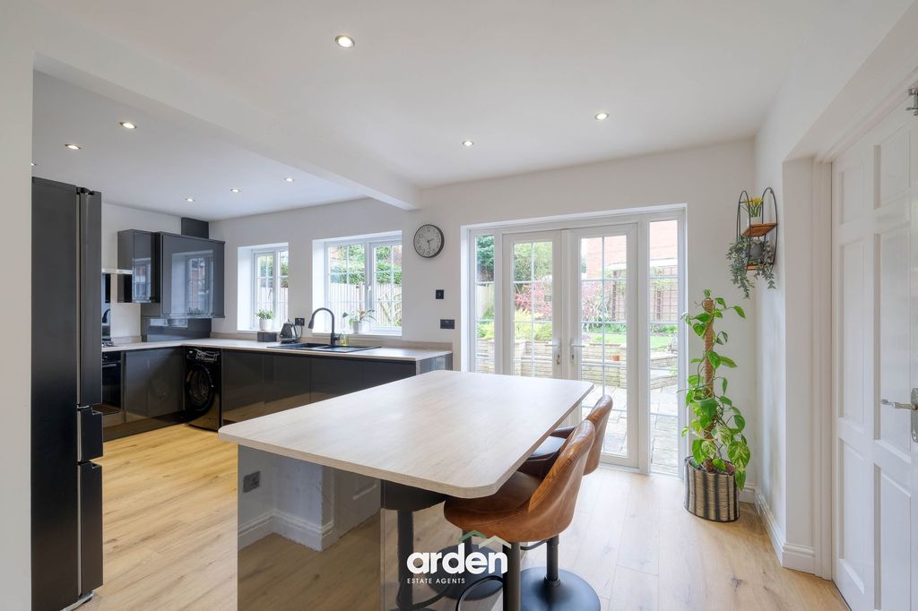 Property photo 2 of 21