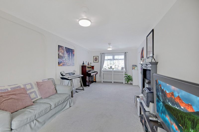 Property photo 3 of 18 4680992