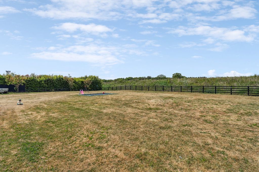 Property photo 3 of 41