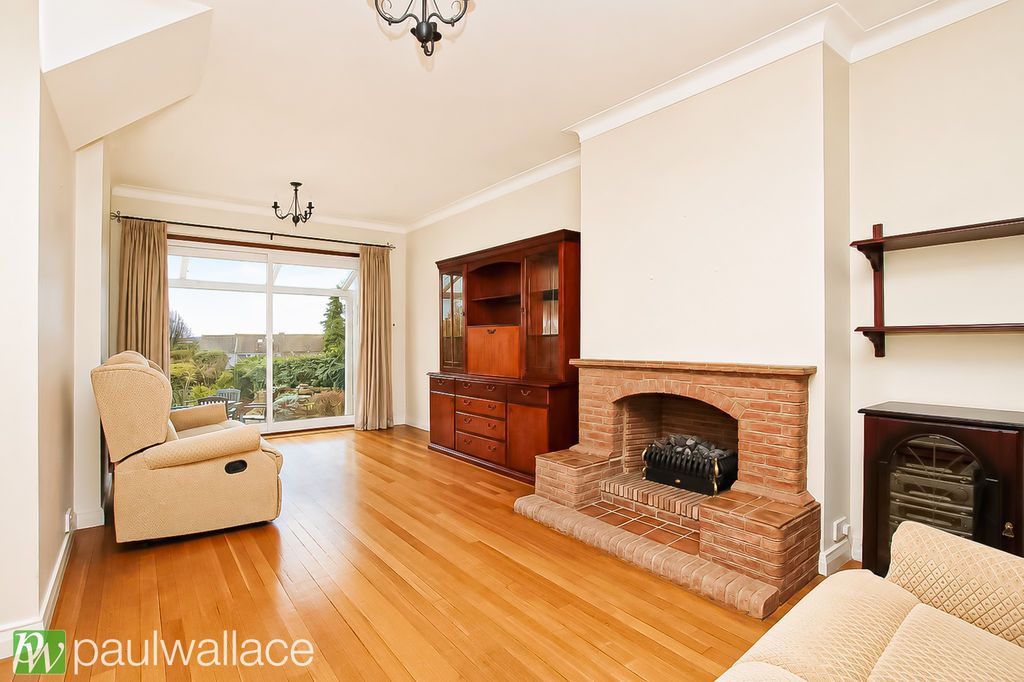 Property photo 2 of 18 Lounge