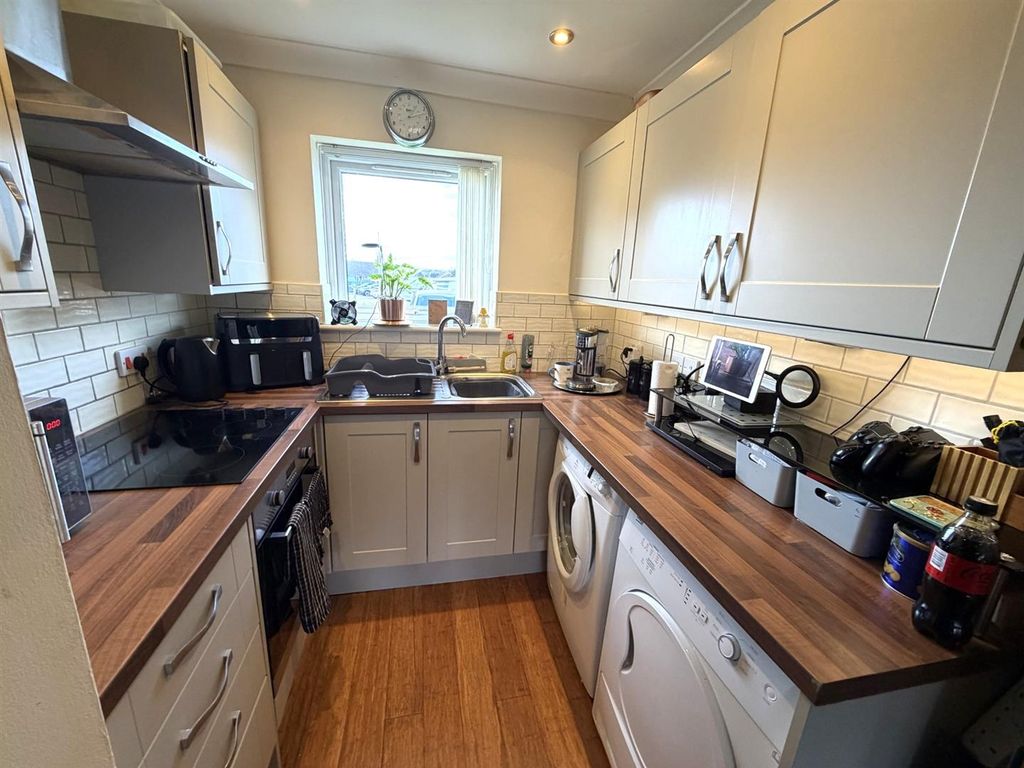 Property photo 3 of 14 Kitchen.Jpg